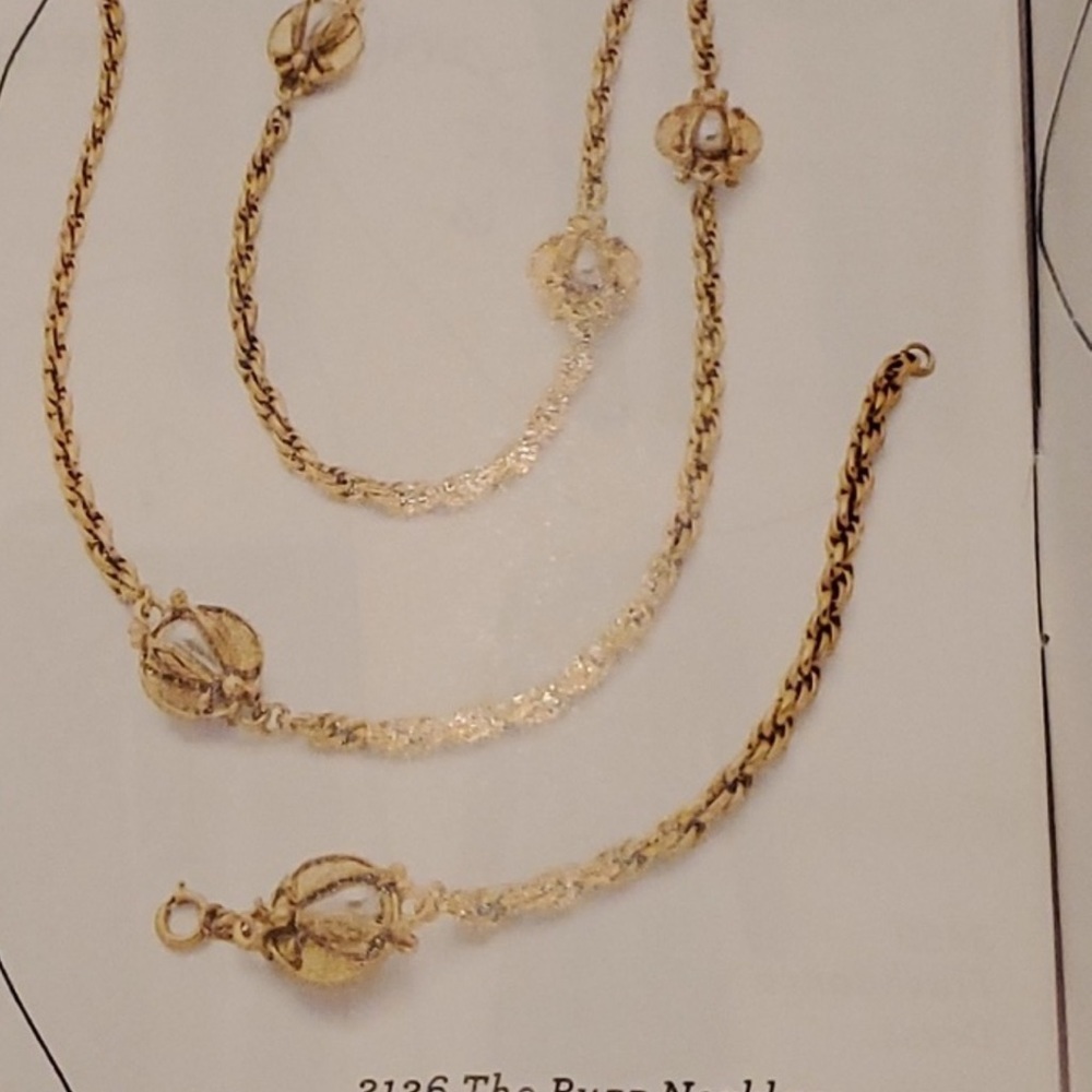 Cabi Buzz necklace/bracelet combo. Great heavy quality. In excellent condition